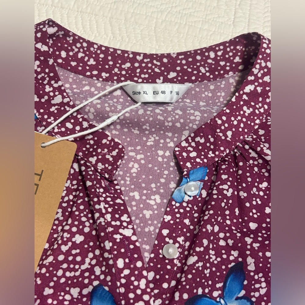 Pretty Spring Button Down Blouse - Picture 7 of 10